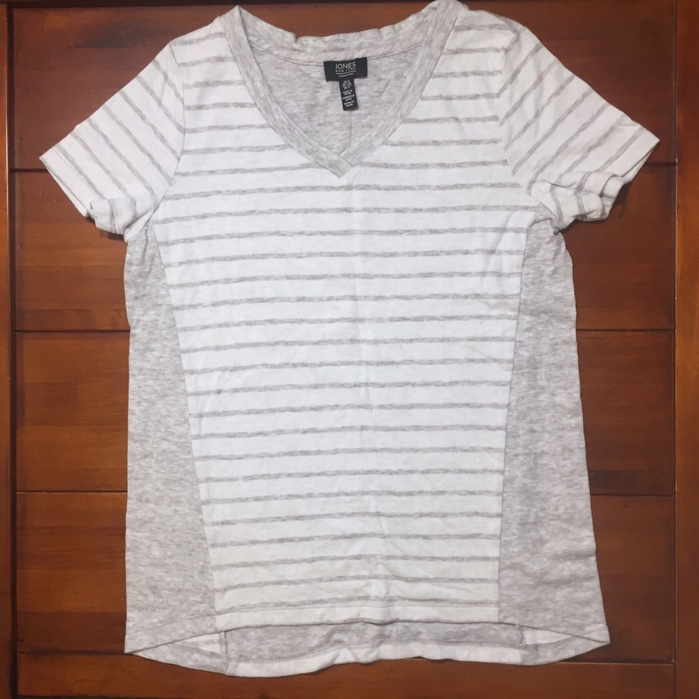 Jones New York Gray/White V-Neck Tee